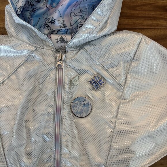 Disney Park Frozen Elsa Anna Cape Silver Jacket Size 4 Toddler Girl Parks Trip - Picture 4 of 16